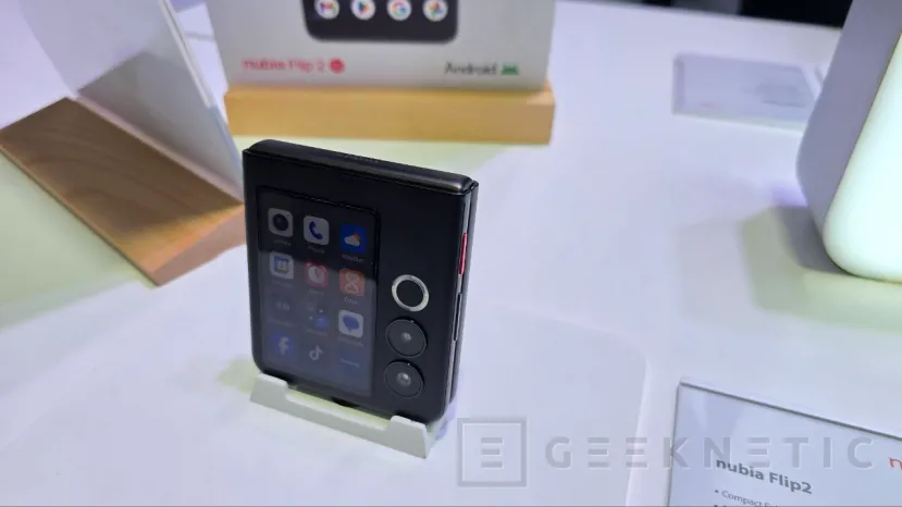 Geeknetic ZTE Nubia Flip2: Smartphone plegable tipo concha por menos de 700 euros 1