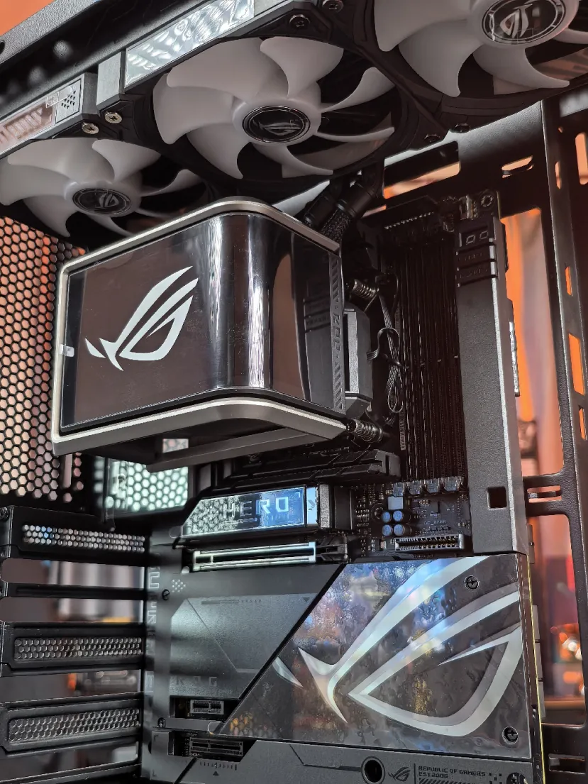 Geeknetic Nueva Refrigeración Líquida AiO de ASUS con cabezal con pantalla curva de 6,67 pulgadas 2