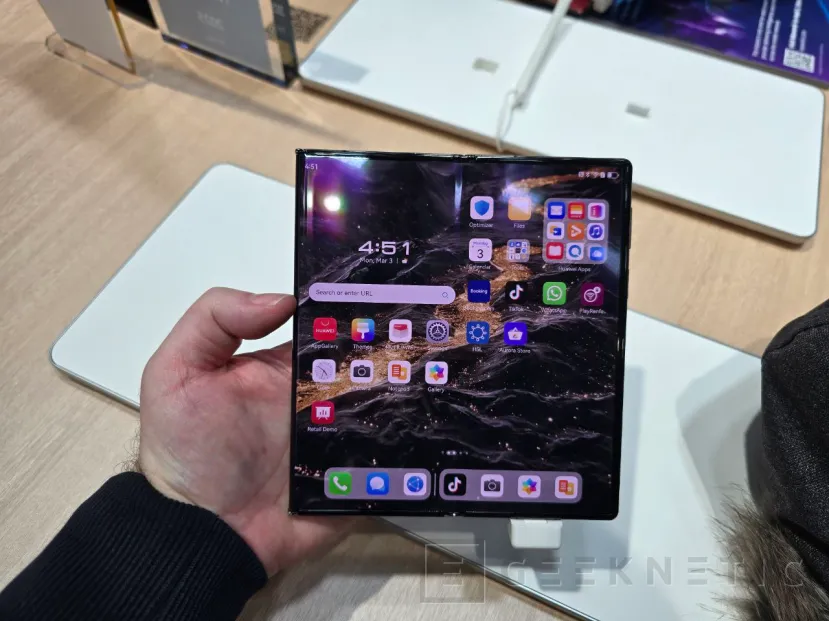 Geeknetic Huawei trae al MWC 2025 su Mate XT Ultimate Design con triple pantalla plegable y 3.500 euros de precio 2