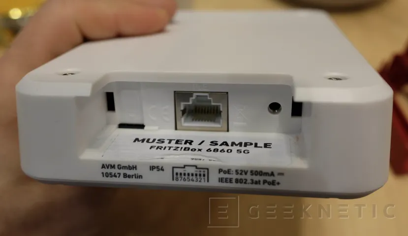 Geeknetic Conectividad WiFi 6 y 5G en el nuevo router para exteriores FRITZ!Box 6860 5G 3
