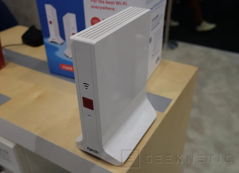 Geeknetic AVM presenta FRITZ!Mesh Wi-Fi Set 4200: Un kit de repetidores Mesh universales para cualquier router 2