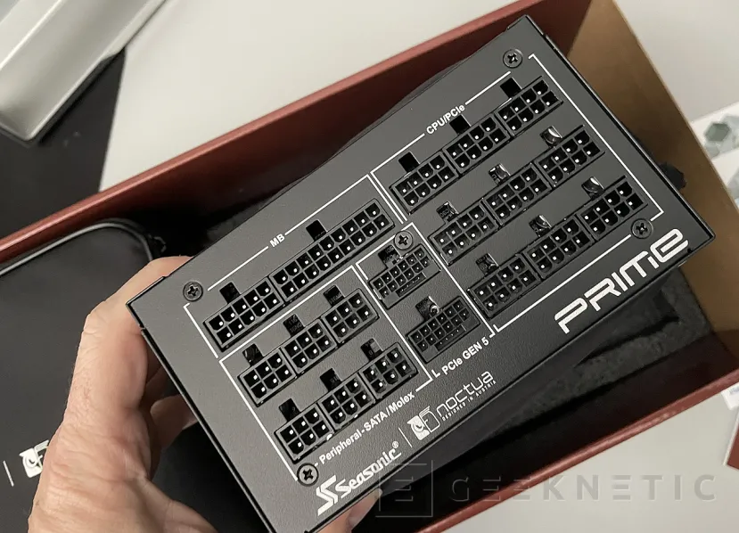 Geeknetic Seasonic PRIME TX-1600 Noctua Edition Review 3