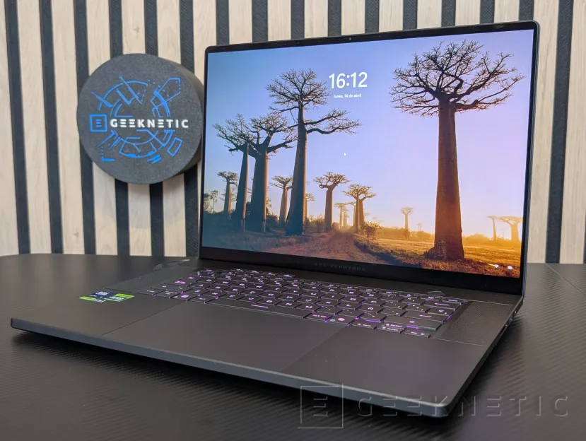 Geeknetic ASUS ROG Zephyrus G16 (2025) GU605 Review con RTX 5090 60