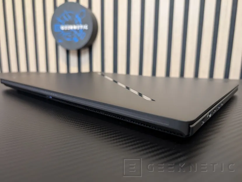 Geeknetic ASUS ROG Zephyrus G16 (2025) GU605 Review con RTX 5090 3