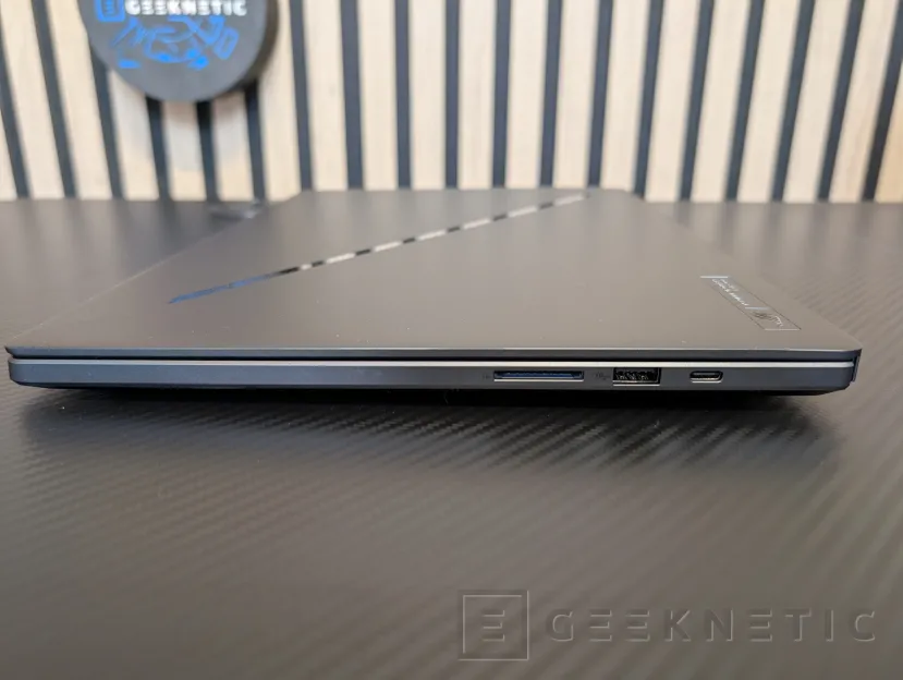Geeknetic ASUS ROG Zephyrus G16 (2025) GU605 Review con RTX 5090 5