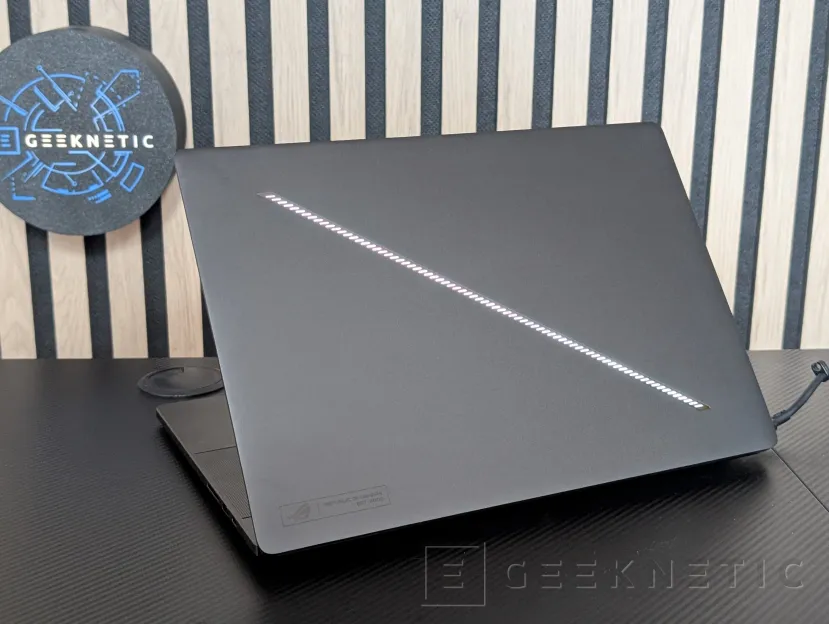 Geeknetic ASUS ROG Zephyrus G16 (2025) GU605 Review con RTX 5090 2