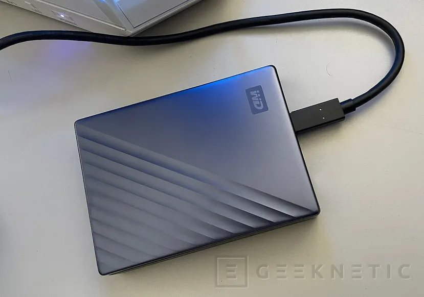Geeknetic Western Digital My Passport Ultra 6TB Review 18