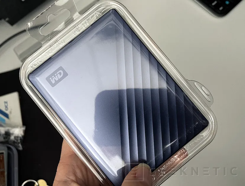 Geeknetic Western Digital My Passport Ultra 6TB Review 2