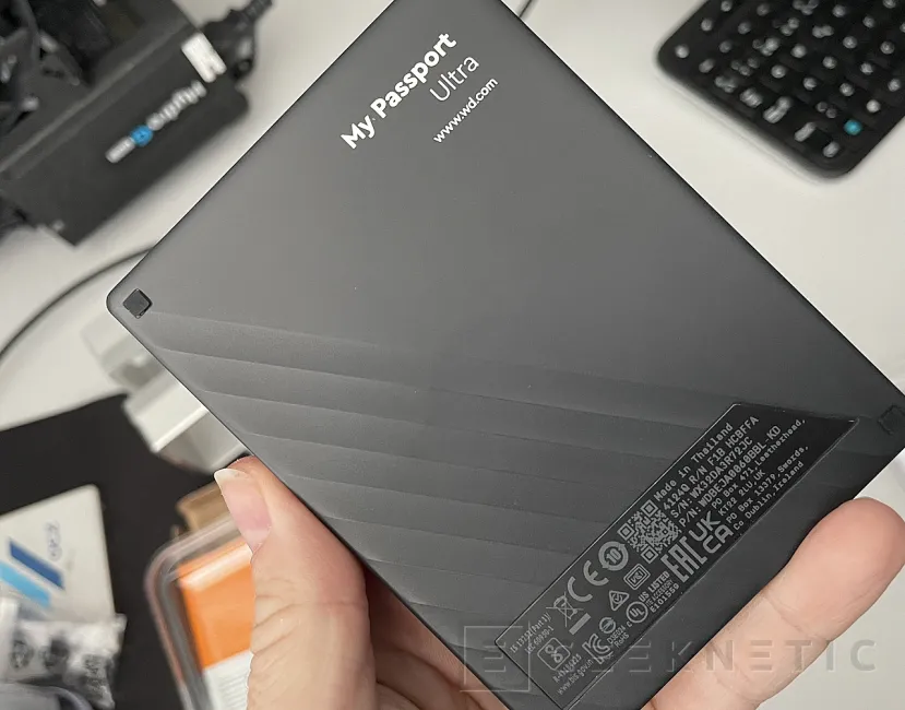 Geeknetic Western Digital My Passport Ultra 6TB Review 5