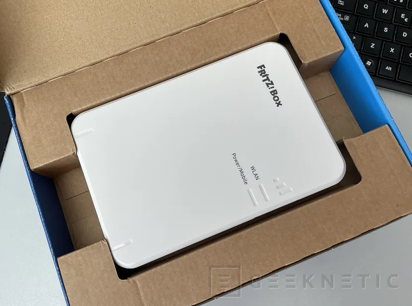 Geeknetic AVM FRITZ!Box 6860 5G Review 2