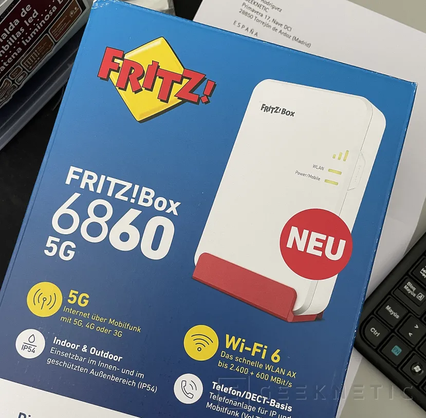 Geeknetic AVM FRITZ!Box 6860 5G Review 1
