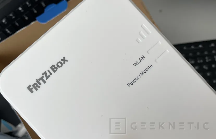 Geeknetic AVM FRITZ!Box 6860 5G Review 6