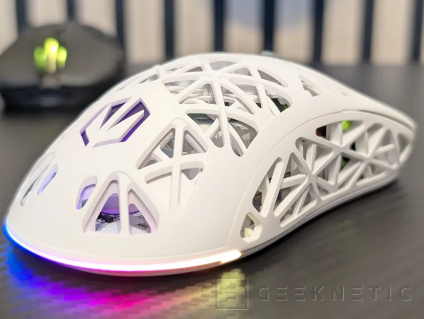 Geeknetic ENDORFY LIV Plus Wireless Onyx White Review 3