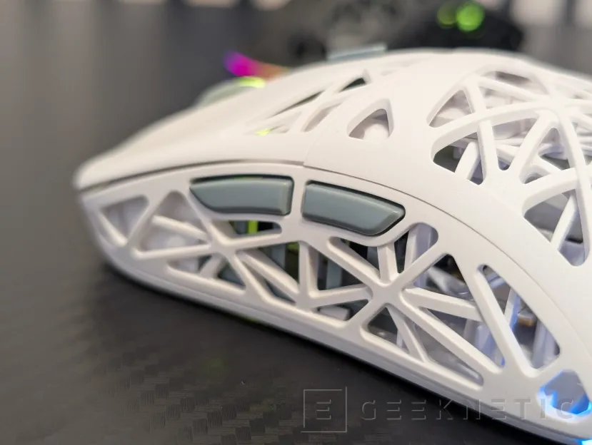 Geeknetic ENDORFY LIV Plus Wireless Onyx White Review 5