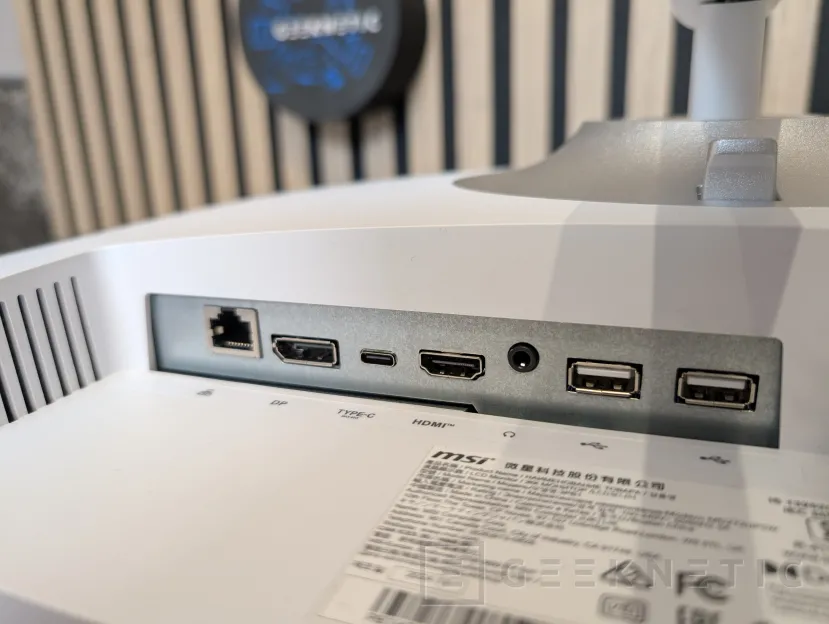 Geeknetic MSI MODERN MD272UPSW Review 8