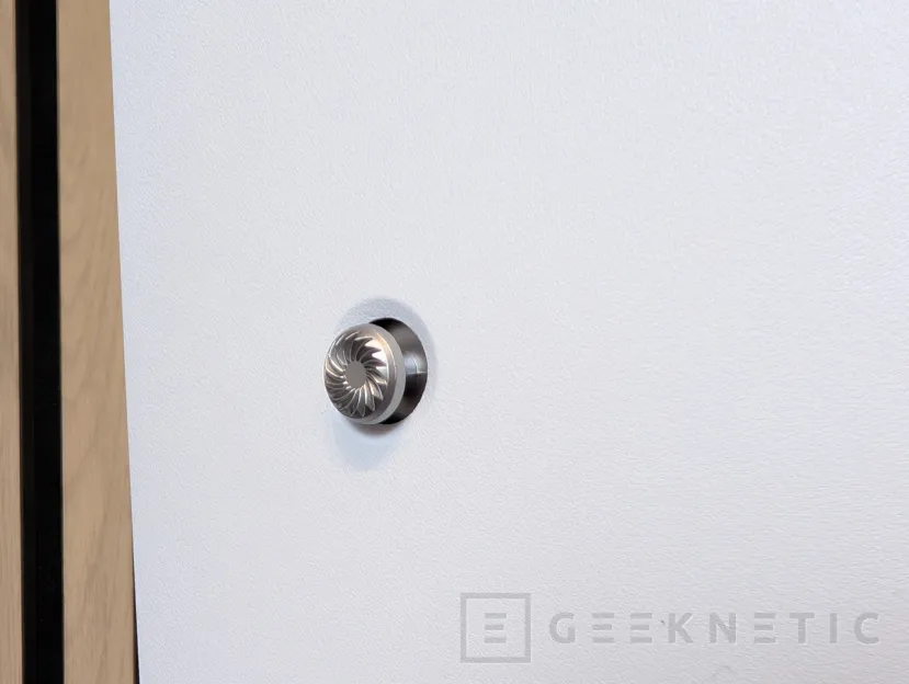 Geeknetic MSI MODERN MD272UPSW Review 6