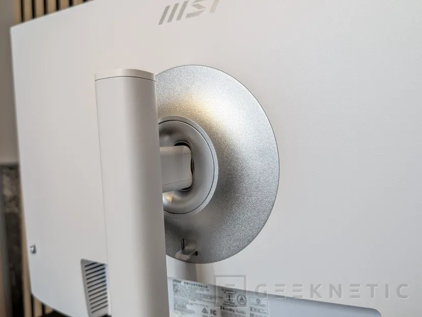 Geeknetic MSI MODERN MD272UPSW Review 2
