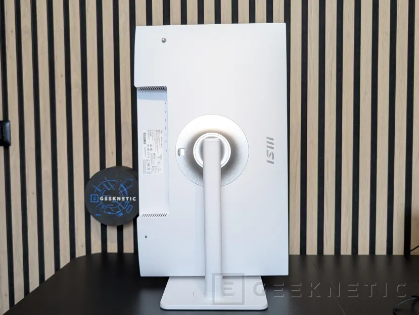 Geeknetic MSI MODERN MD272UPSW Review 5