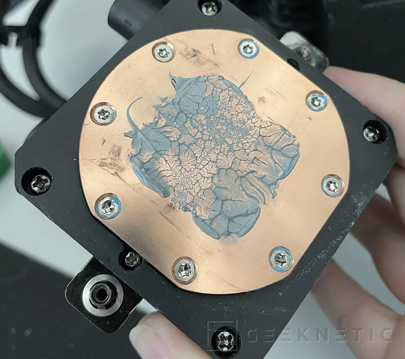 Geeknetic Thermal Grizzly Duronaut Review 10