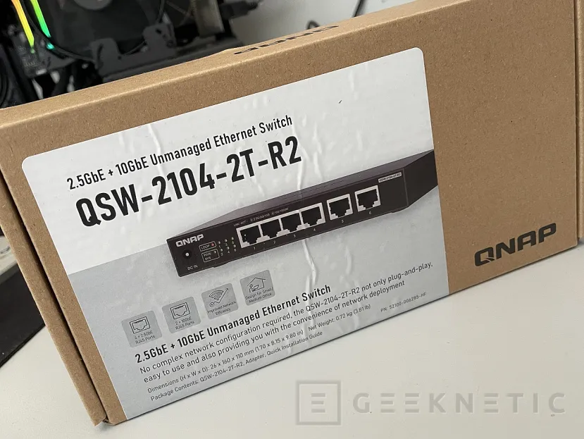 Geeknetic QNAP QSW-2104-2T-R2 Review 1
