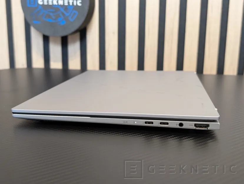 Geeknetic ASUS Zenbook 14 OLED UX3405C Review con Core Ultra 9 285H 4