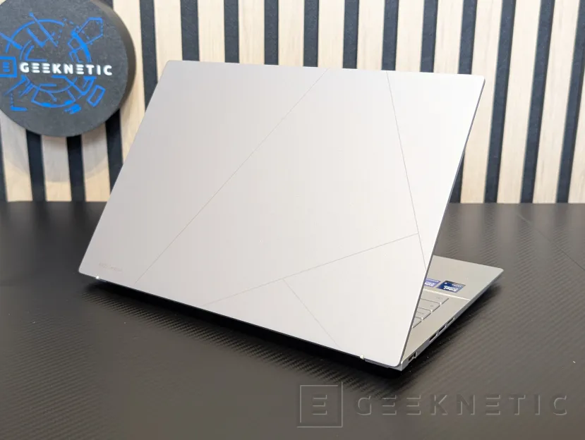 Geeknetic ASUS Zenbook 14 OLED UX3405C Review con Core Ultra 9 285H 2