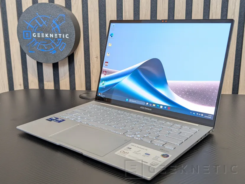 Geeknetic ASUS Zenbook 14 OLED UX3405C Review con Core Ultra 9 285H 1