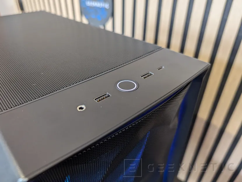 Geeknetic Fractal Design Meshify 3 Ambience Pro RGB Review 10
