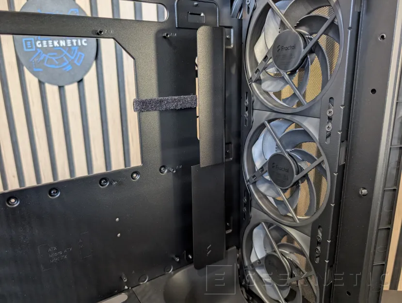Geeknetic Fractal Design Meshify 3 Ambience Pro RGB Review 11