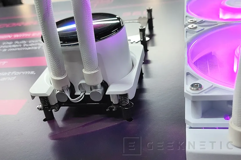 Geeknetic MSI lanza dos nuevos sistemas de refrigeración AIO con pantalla, los MSI MEG CORELIQUID E13 360 y el MSI MAG CORELIQUID P13 360 3