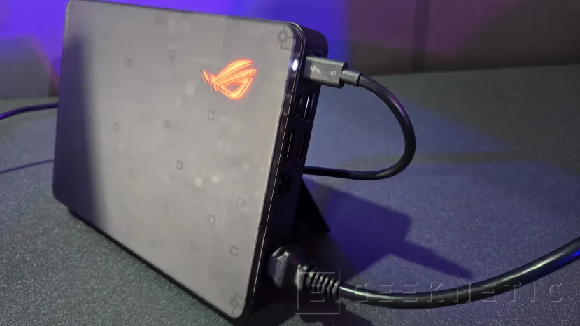 Geeknetic ASUS nos enseña sus nuevas GPU Externas: ROG XG Station 3 y XG Mobile 6