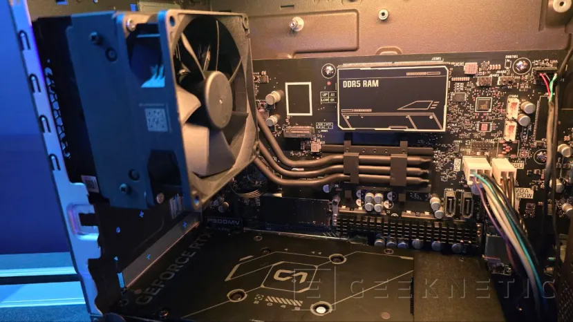 Geeknetic El MiniPC ASUS TUF T500 mezcla una CPU Intel para portátiles junto con una gráfica NVIDIA RTX 50 de escritorio 3