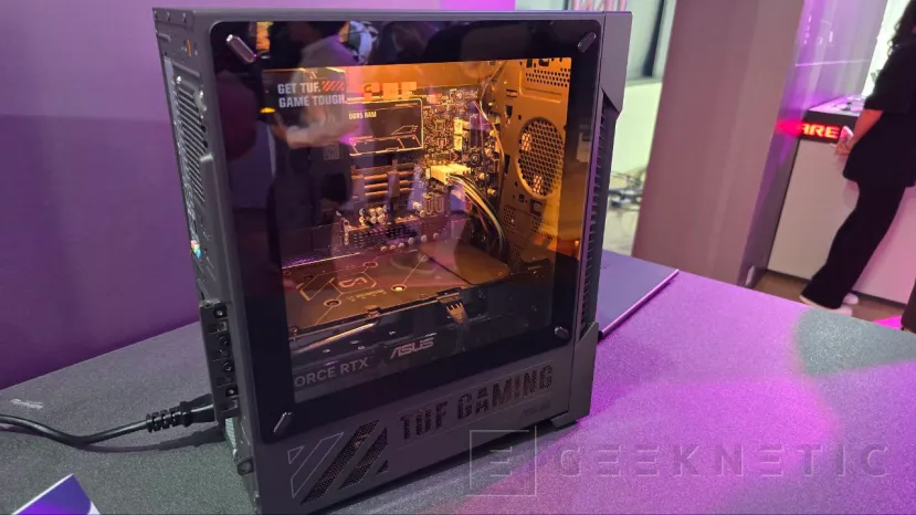 Geeknetic El MiniPC ASUS TUF T500 mezcla una CPU Intel para portátiles junto con una gráfica NVIDIA RTX 50 de escritorio 1