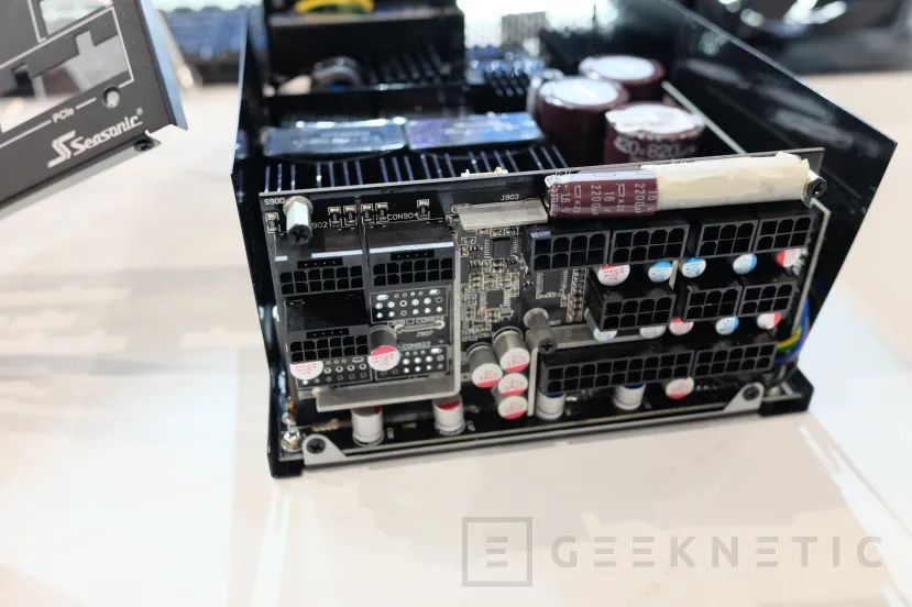 Geeknetic Seasonic OptiGuard está integrado en las fuentes de la marca y monitorizará los valores de los conectores de 16 pines para prevenir accidentes 2