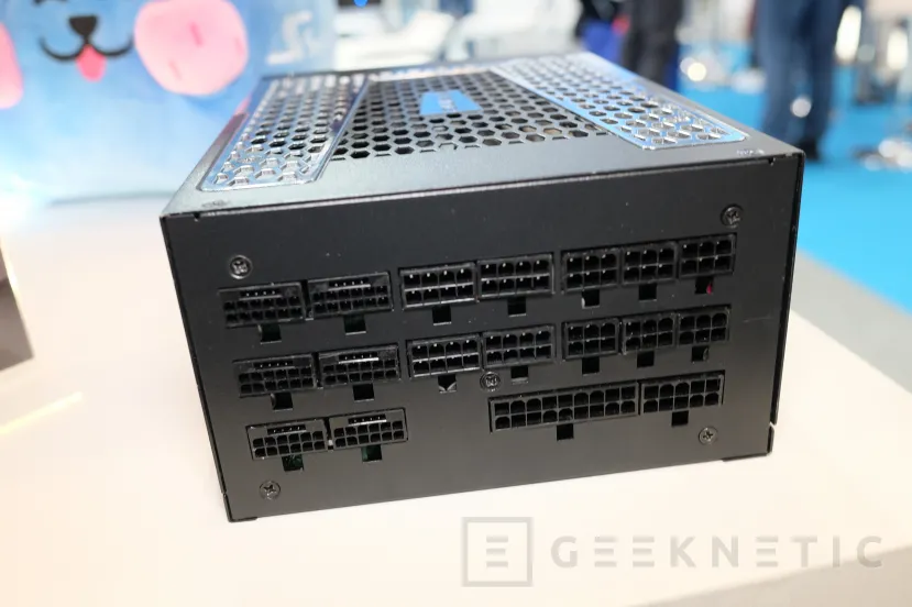 Geeknetic La nueva fuente de Seasonic cuenta con 3.200 W de potencia y certificación 80 PLUS Platinum 1