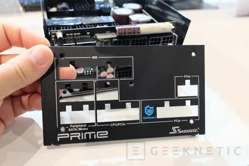 Geeknetic Seasonic OptiGuard está integrado en las fuentes de la marca y monitorizará los valores de los conectores de 16 pines para prevenir accidentes 1