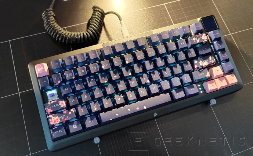 Geeknetic Corsair nos muestra su kit barebone de teclado personalizable MAKR75 3