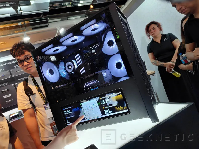 Geeknetic La torre Corsair Frame 5000D puede integrar una pantalla táctil de 14,5&quot; 3