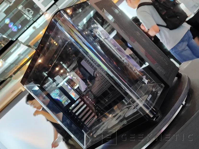 Geeknetic Diseño panorámico de triple cámara en la nueva Corsair AIR 5400 4
