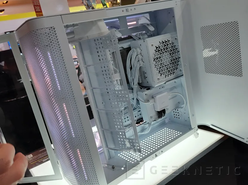 Geeknetic Diseño panorámico de triple cámara en la nueva Corsair AIR 5400 2
