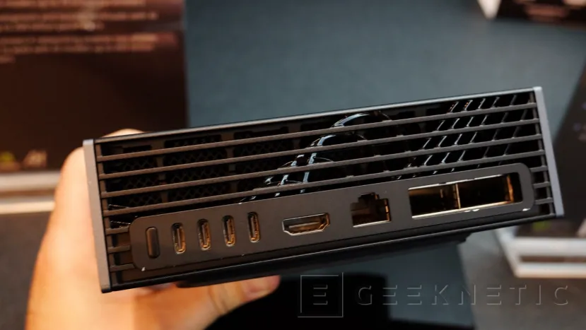 Geeknetic El AI TOP ATOM es el mini PC de Gigabyte basado en la plataforma NVIDIA DGX Spark con 1.000 AI TOPS 1