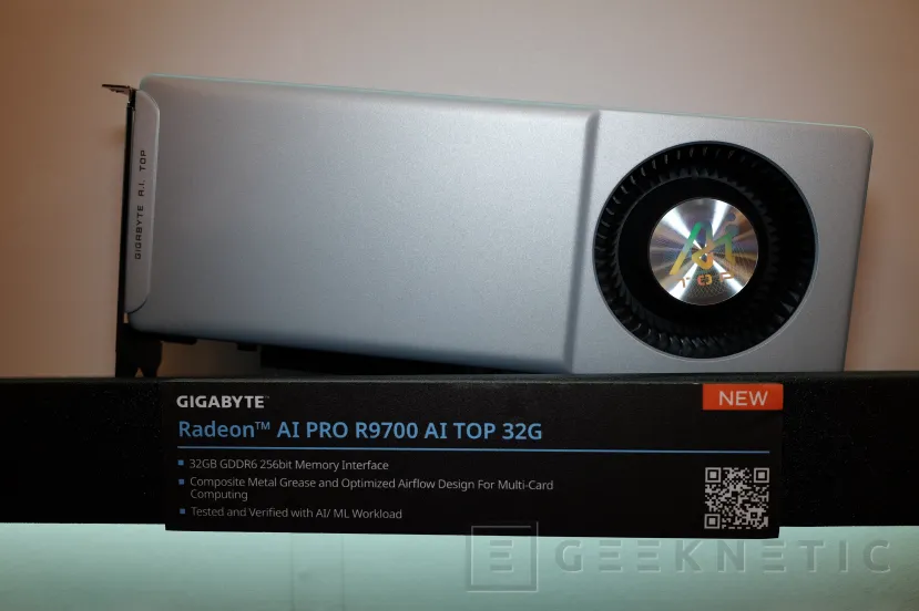 Geeknetic GIGABYTE ha presentado la tarjeta para profesionales Radeon AI PRO 9700 AI TOP 32G 1