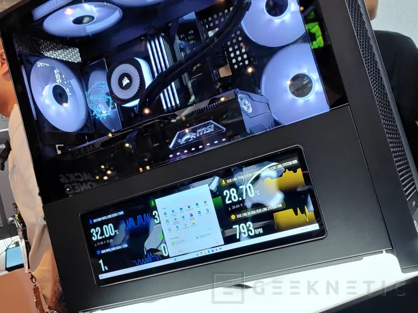 Geeknetic La torre Corsair Frame 5000D puede integrar una pantalla táctil de 14,5&quot; 1