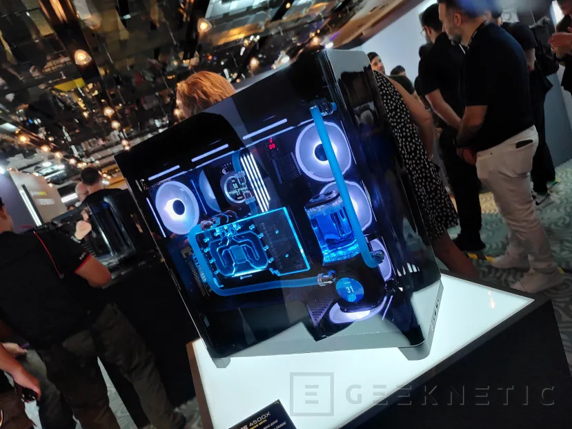 Geeknetic La Corsair Fram 4500X es una caja con diseño modular y formato panorámico 1