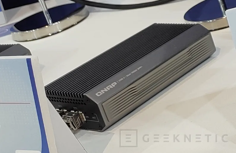 Geeknetic Nuevas tarjetas de expansión de QNAP con conectividad 100 GbE, SAS y un modelo externo USB4 con 25GbE 3