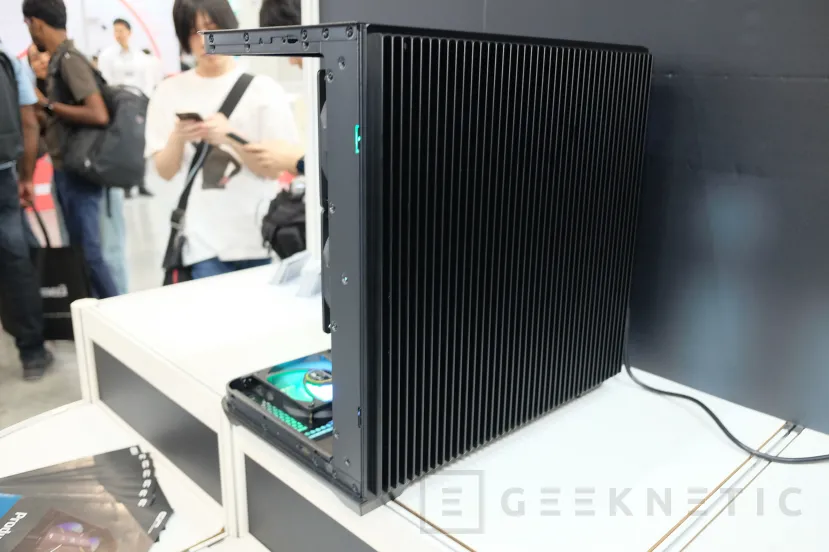 Geeknetic La nueva caja Cryorig Lull incorpora una RL AiO silenciosa usando el lateral derecho como radiador pasivo 1