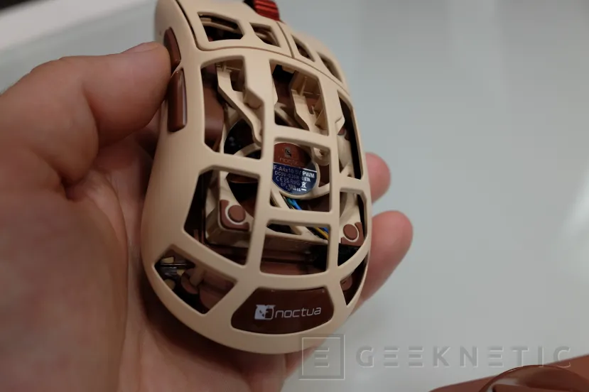 Geeknetic Adiós a las manos sudorosas con este Ratón con Ventilador Incorporado de Noctua 2