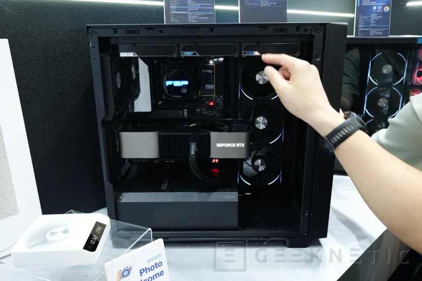 Geeknetic FSP nos muestra sus novedades en cajas: Diseños panorámicos, y hasta un modelo para Workstations con 18 bahías de 3,55&quot; 2