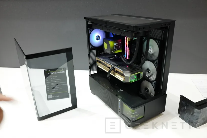 Geeknetic La torre TRYX ACTVISION sorprende con su pantalla AMOLED curvada y un panel de cristal templado doblado a 90º 1