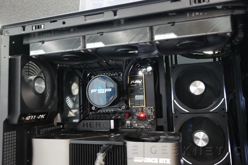 Geeknetic FSP nos muestra sus novedades en cajas: Diseños panorámicos, y hasta un modelo para Workstations con 18 bahías de 3,55&quot; 6